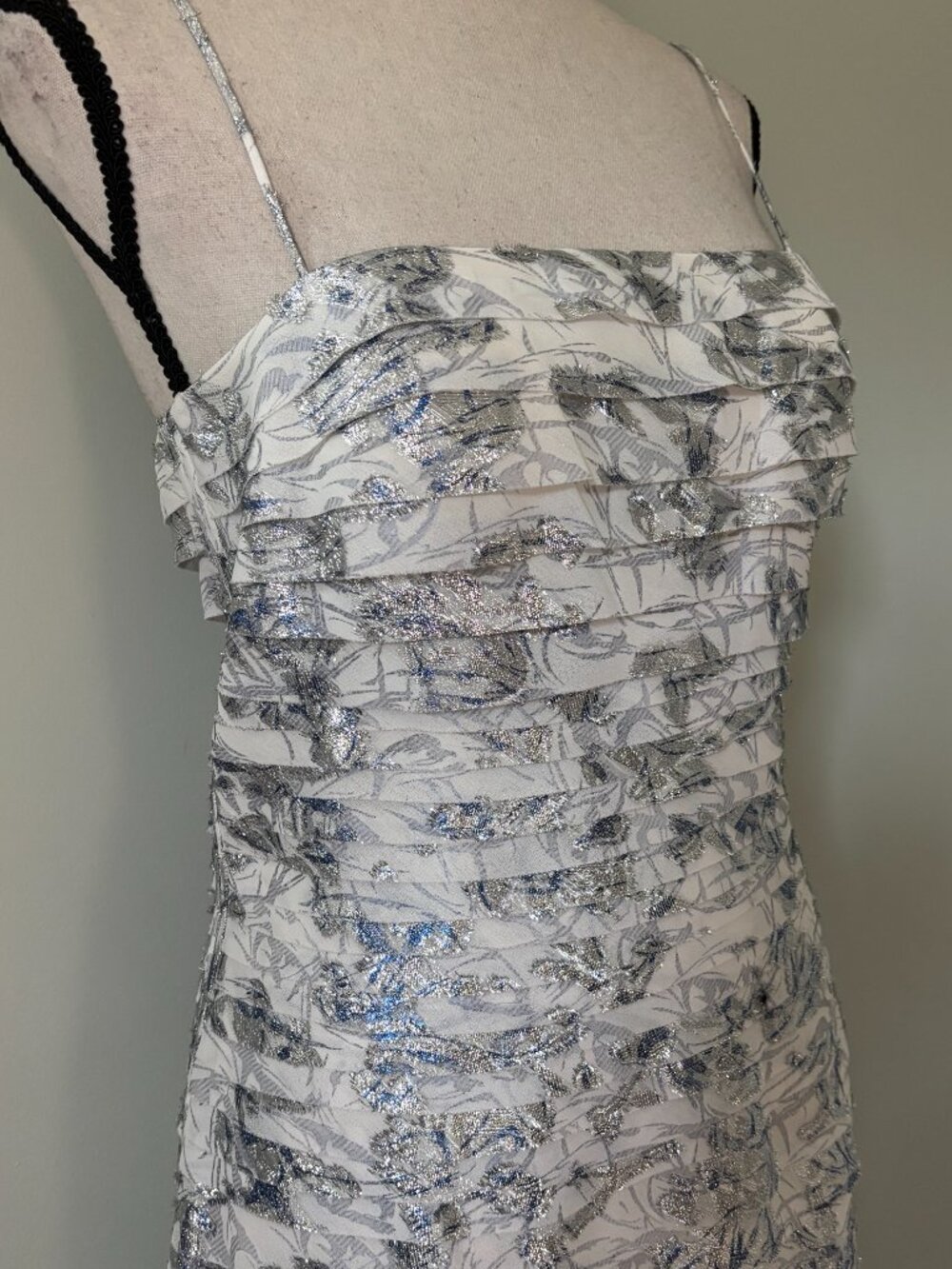JS Collections Metallic Tiered Jacquard Cocktail Dress Size 6 NWT - Picture 2 of 7